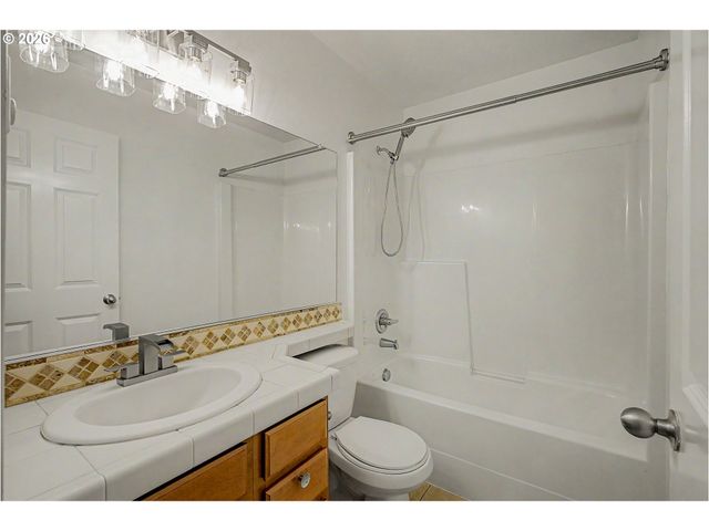 21541 Ne LAUREL WOOD Ln, Fairview, OR 97024