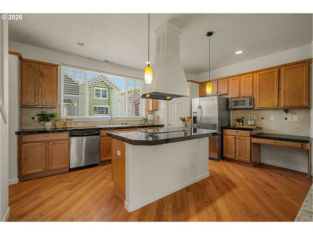21541 Ne LAUREL WOOD Ln, Fairview, OR 97024