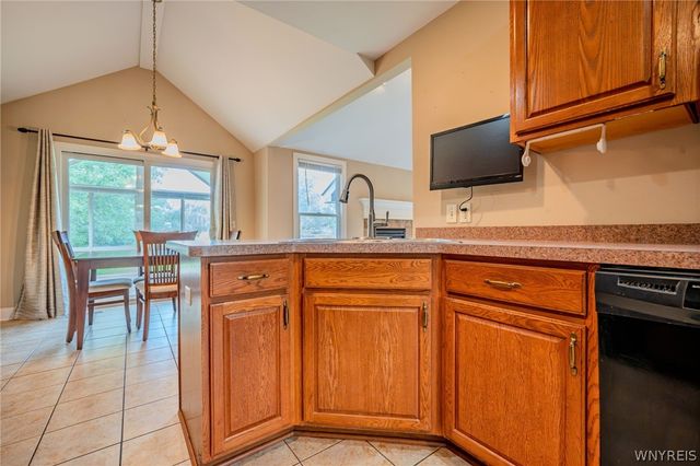 8 Nicholas Lane, Lancaster, NY 14086