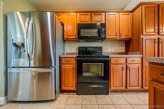8 Nicholas Lane, Lancaster, NY 14086