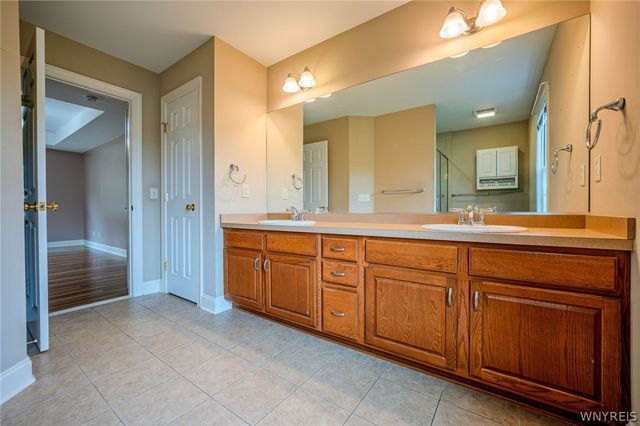 8 Nicholas Lane, Lancaster, NY 14086