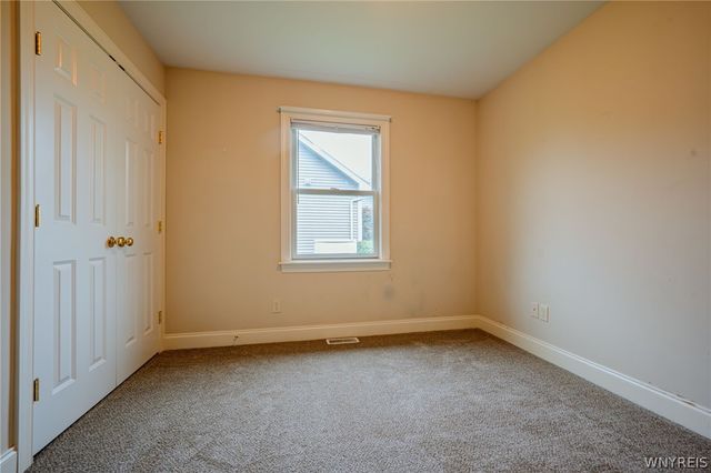 8 Nicholas Lane, Lancaster, NY 14086