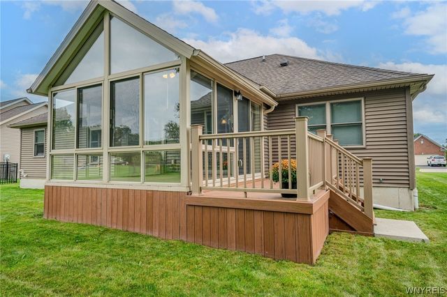 8 Nicholas Lane, Lancaster, NY 14086