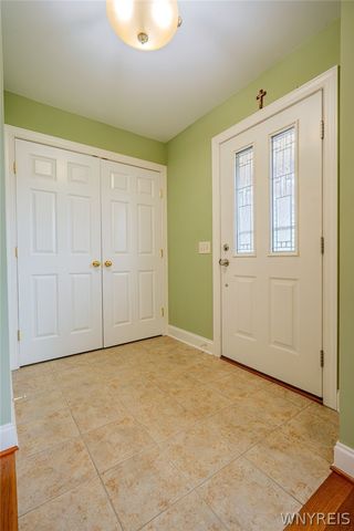 8 Nicholas Lane, Lancaster, NY 14086