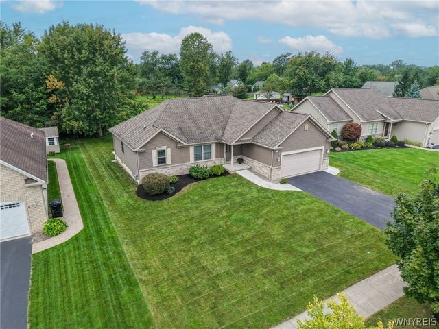 8 Nicholas Lane, Lancaster, NY 14086