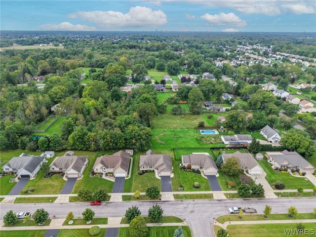 8 Nicholas Lane, Lancaster, NY 14086