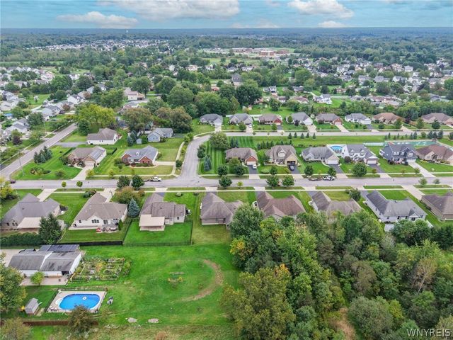 8 Nicholas Lane, Lancaster, NY 14086