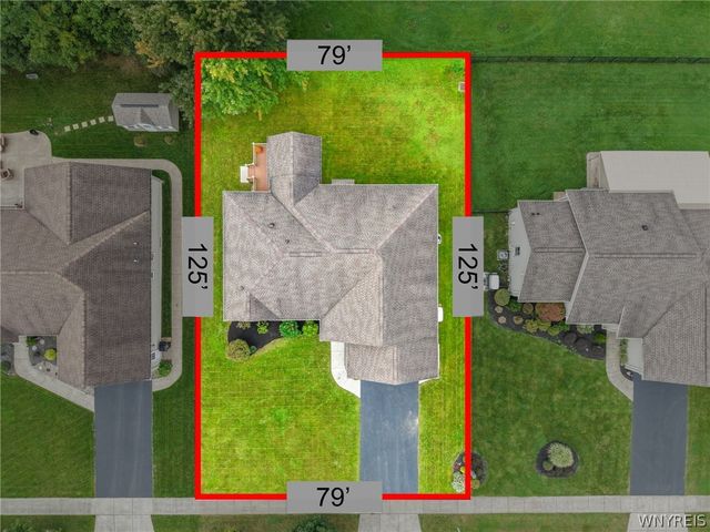 8 Nicholas Lane, Lancaster, NY 14086