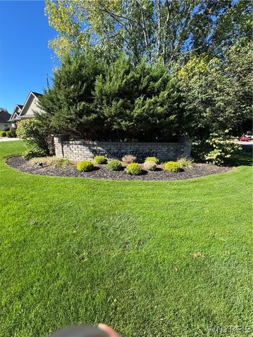 8 Nicholas Lane, Lancaster, NY 14086