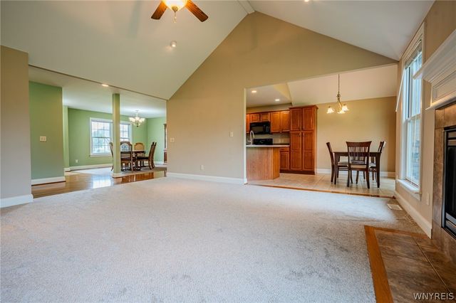 8 Nicholas Lane, Lancaster, NY 14086