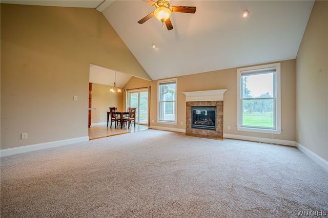 8 Nicholas Lane, Lancaster, NY 14086