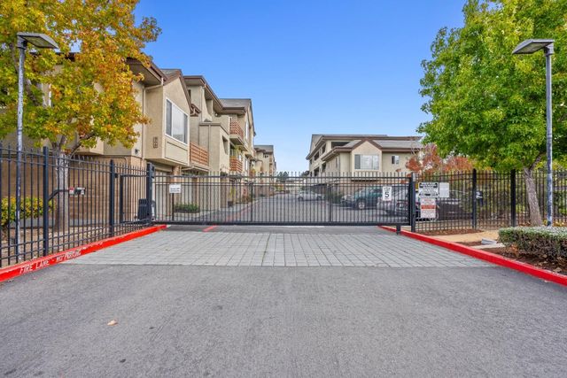 308 River Street B8, Santa Cruz, CA 95060