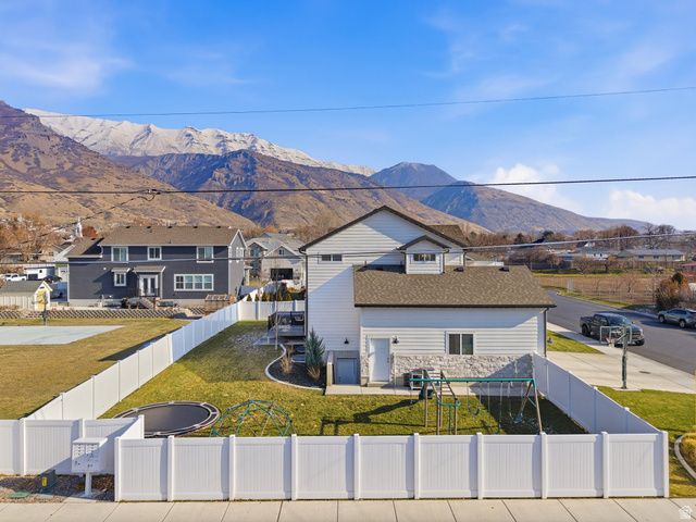 411 E DAYBREAK DR, Pleasant Grove, UT 84062