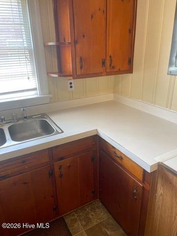 406 W Daniels Street, Kinston, NC 28501