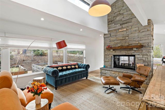 27 Hawberry Court, Asheville, NC 28805