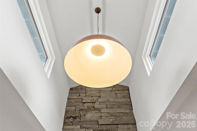 27 Hawberry Court, Asheville, NC 28805