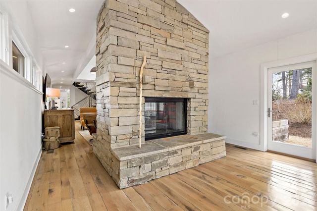 27 Hawberry Court, Asheville, NC 28805