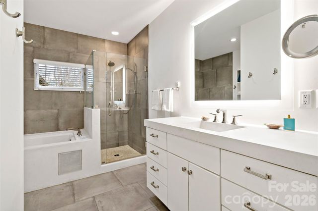 27 Hawberry Court, Asheville, NC 28805