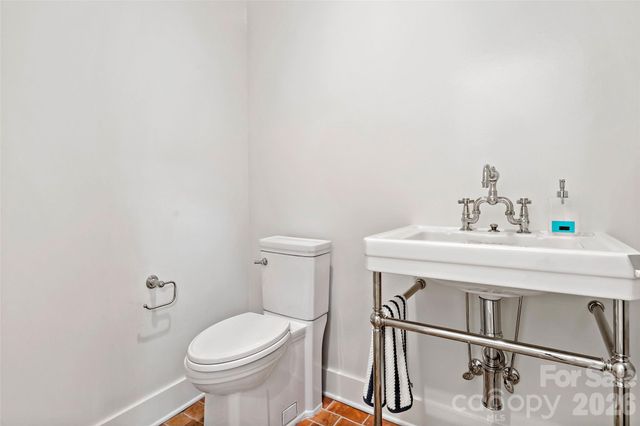 27 Hawberry Court, Asheville, NC 28805