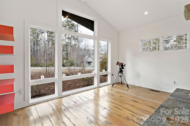 27 Hawberry Court, Asheville, NC 28805