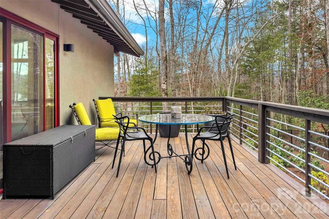 27 Hawberry Court, Asheville, NC 28805