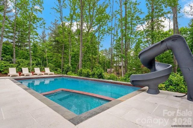 27 Hawberry Court, Asheville, NC 28805