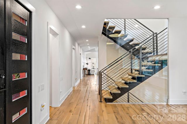 27 Hawberry Court, Asheville, NC 28805