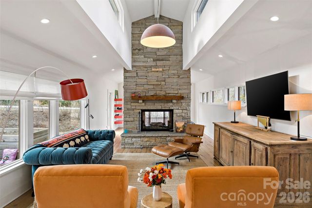 27 Hawberry Court, Asheville, NC 28805