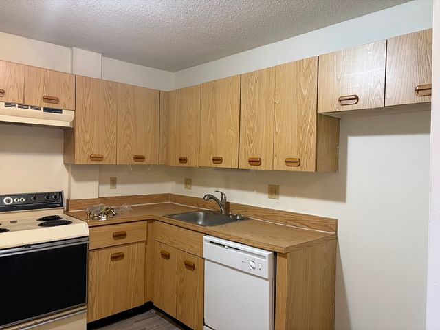 96 Old Colony Avenue 131, Taunton, MA 02718