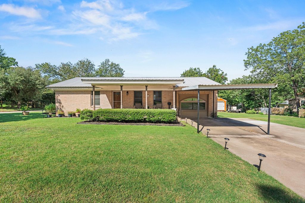 501 San Gabriel ST, Rockdale, TX 76567