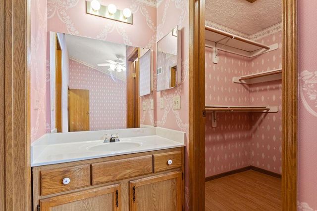 1324 Brookview Circle, Pickerington, OH 43147