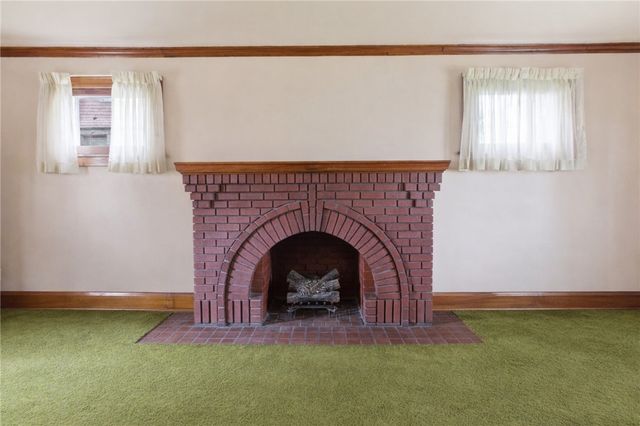 319 4th St, Ellwood City, PA 16117