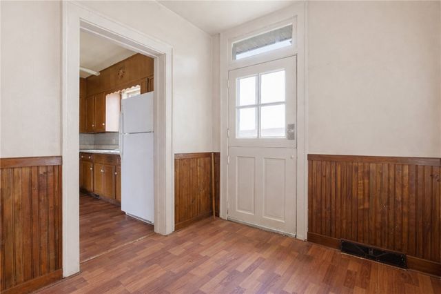 319 4th St, Ellwood City, PA 16117