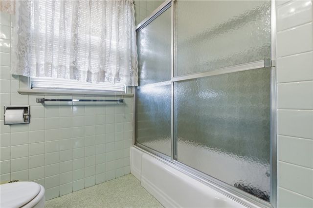 319 4th St, Ellwood City, PA 16117