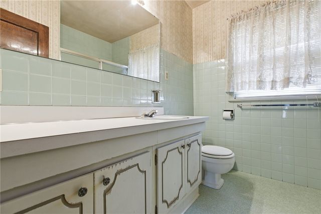 319 4th St, Ellwood City, PA 16117