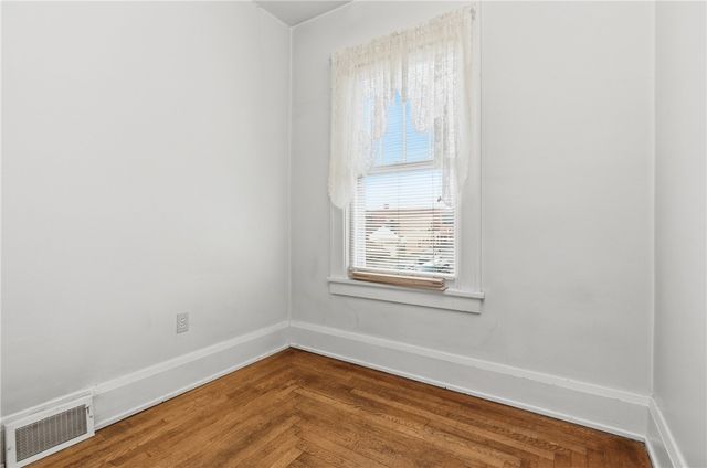 319 4th St, Ellwood City, PA 16117