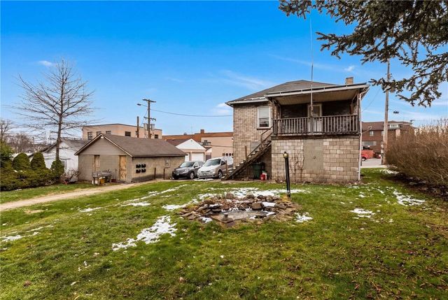 319 4th St, Ellwood City, PA 16117