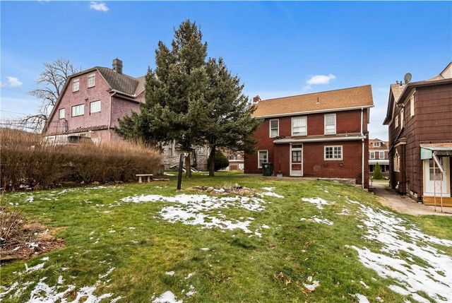 319 4th St, Ellwood City, PA 16117