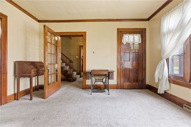 319 4th St, Ellwood City, PA 16117