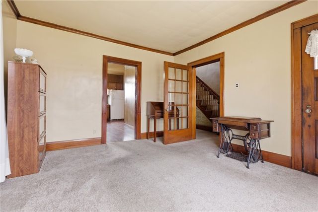 319 4th St, Ellwood City, PA 16117