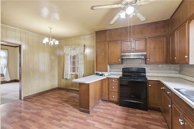 319 4th St, Ellwood City, PA 16117