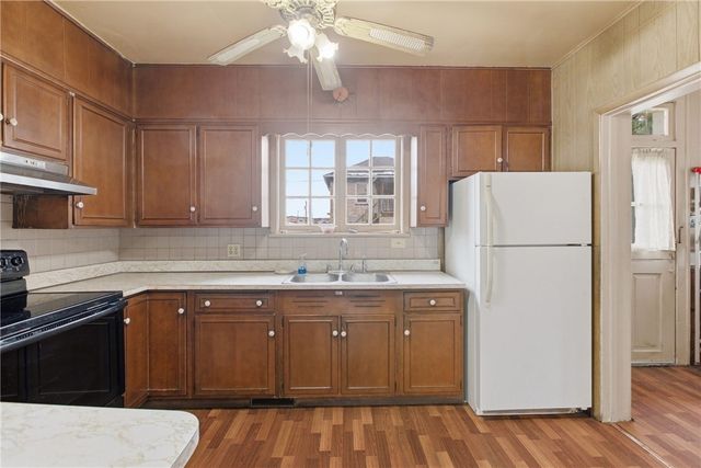 319 4th St, Ellwood City, PA 16117