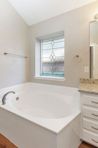 6009 Kenilworth Drive, Arlington, TX 76001