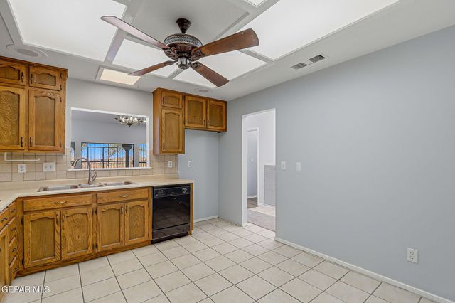 125 SUNDANCE Court, Santa Teresa, NM 88008