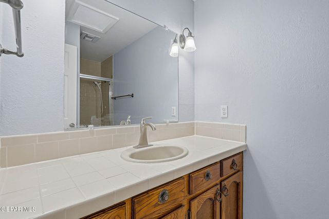 125 SUNDANCE Court, Santa Teresa, NM 88008