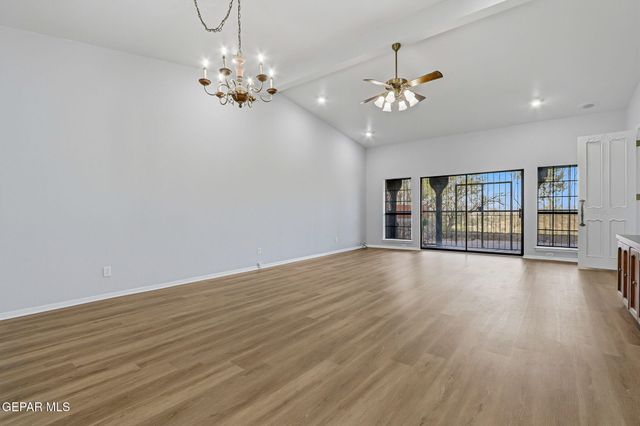 125 SUNDANCE Court, Santa Teresa, NM 88008