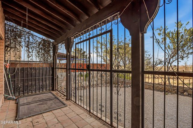 125 SUNDANCE Court, Santa Teresa, NM 88008