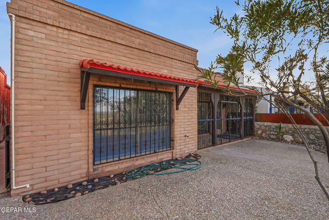 125 SUNDANCE Court, Santa Teresa, NM 88008