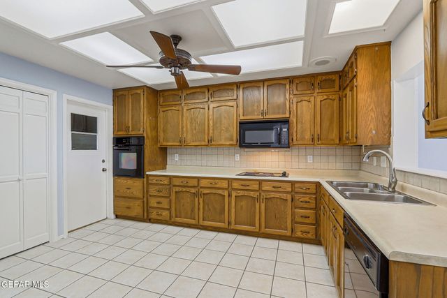 125 SUNDANCE Court, Santa Teresa, NM 88008