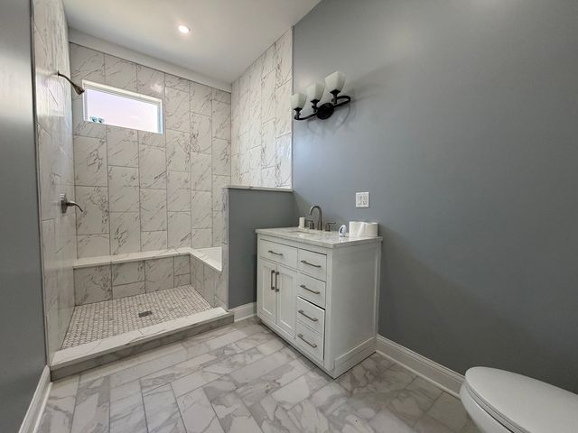 600 N Pine Avenue, Chicago, IL 60644